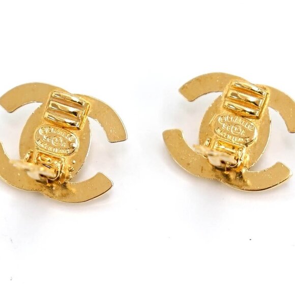 CHANEL CC logos Turnlock Clip-On Earrings Gold Tone 96A Auth w/Box #00109-4 - Picture 4 of 6